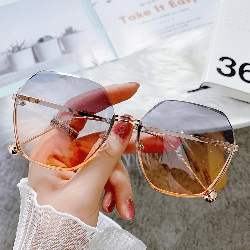 Women's vintage metal frame sunglasses, view 6 - MRSLM