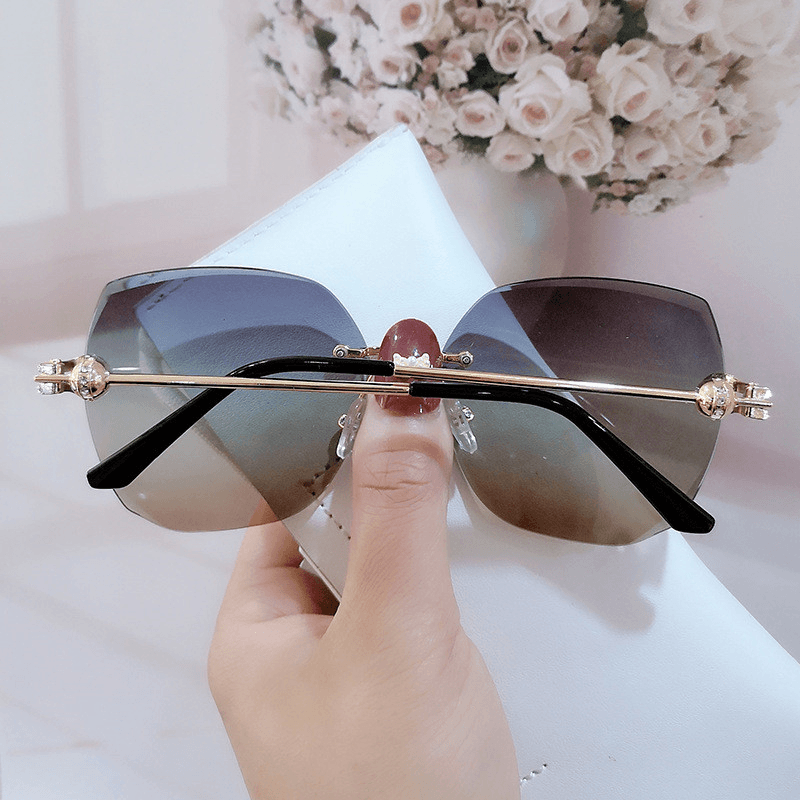 Planet-shaped rimless sunglasses, view 5 - MRSLM