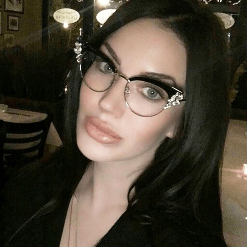 Avant-Garde Trend of Personalized Sunglasses with Diamond and Color Film