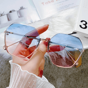 Women's vintage metal frame sunglasses, view 3 - MRSLM