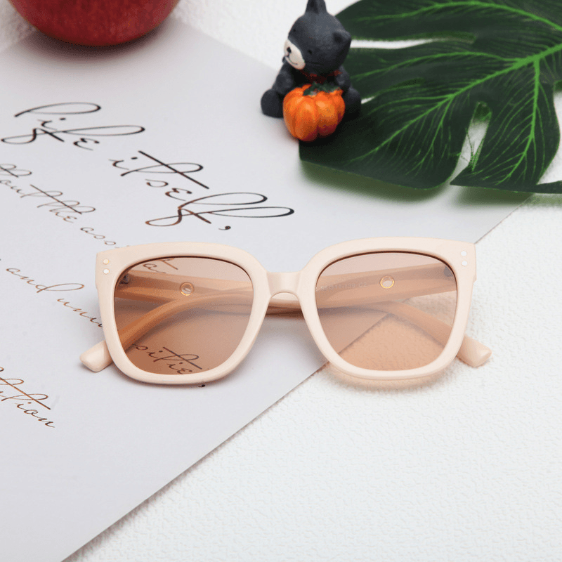 kids' retro big frame sunglasses, view 4 - MRSLM