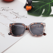 kids' retro big frame sunglasses, view 3 - MRSLM