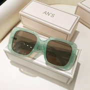 Women's large square sunglasses, view 3 - MRSLM