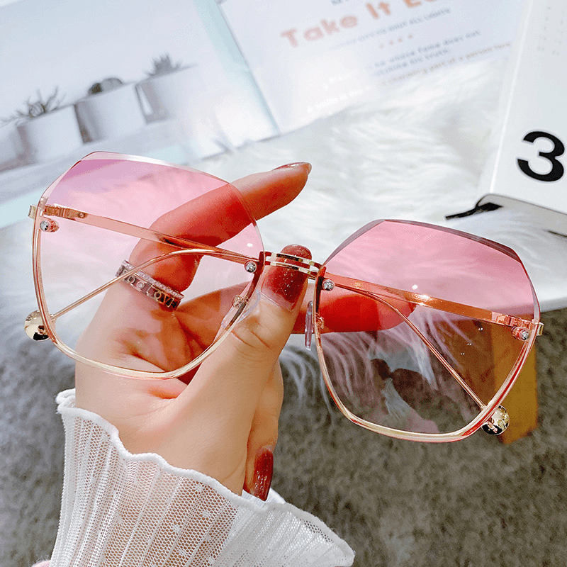 Women's vintage metal frame sunglasses, view 4 - MRSLM