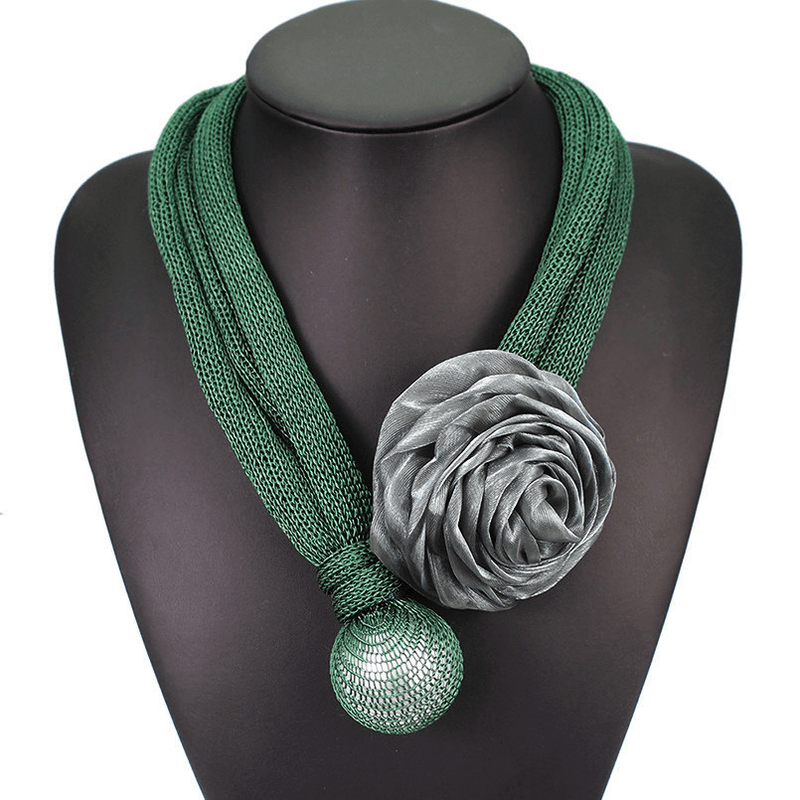 Large imitation pearl pendant lace necklace, view 4 - MRSLM