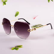 Planet-shaped rimless sunglasses, view 2 - MRSLM