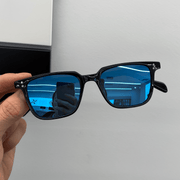 Women's small square sunglasses, view 3 - MRSLM