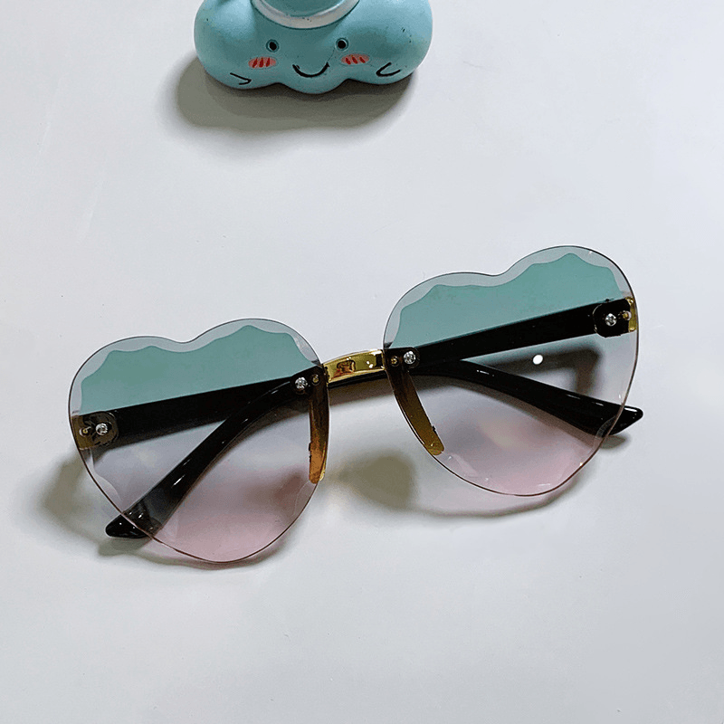 heart-shaped summer sunglasses, view 3 - MRSLM
