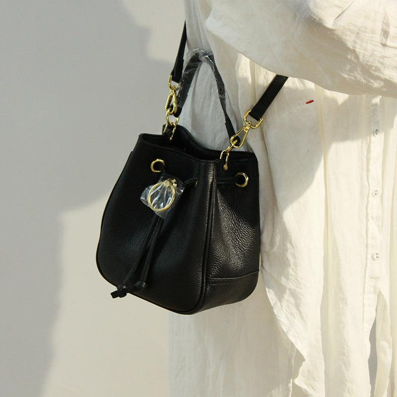 Simple drawstring shoulder bag, view 3 - MRSLM