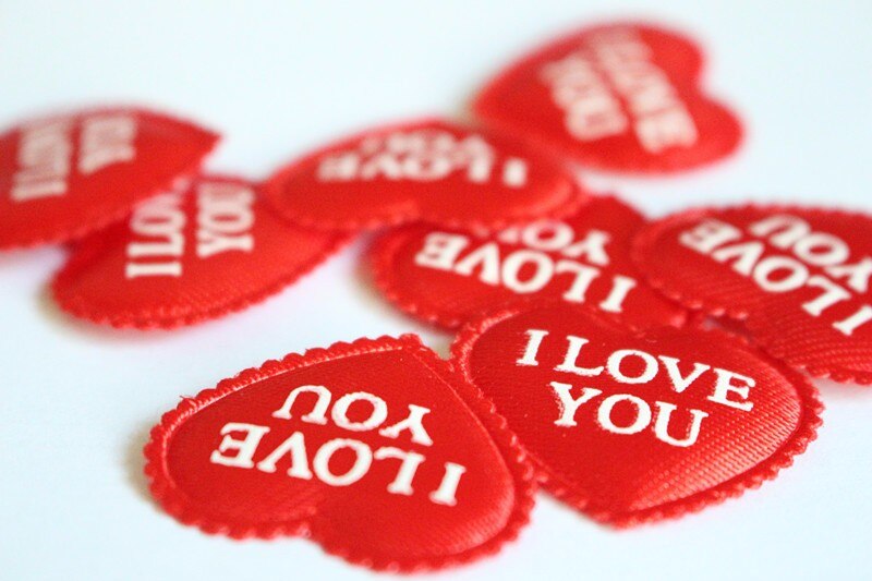 red heart shaped confetti, view 3 - MRSLM