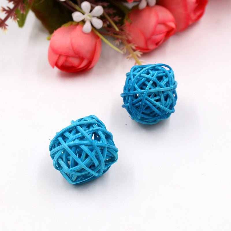 straw party balls, view 2 - MRSLM