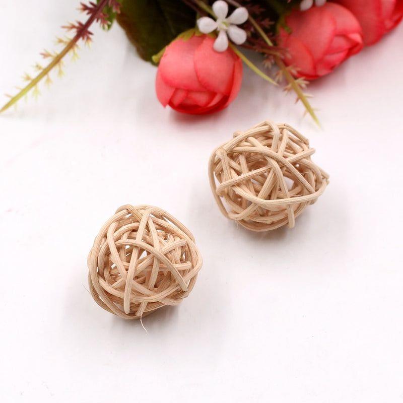 straw party balls, view 4 - MRSLM