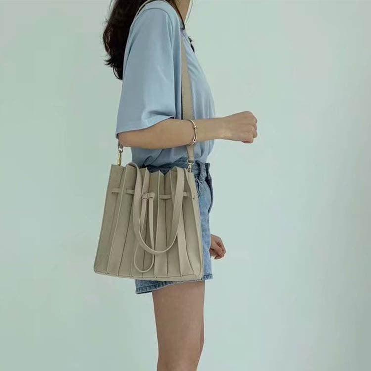 Pleated folding bucket bag, view 3 - MRSLM