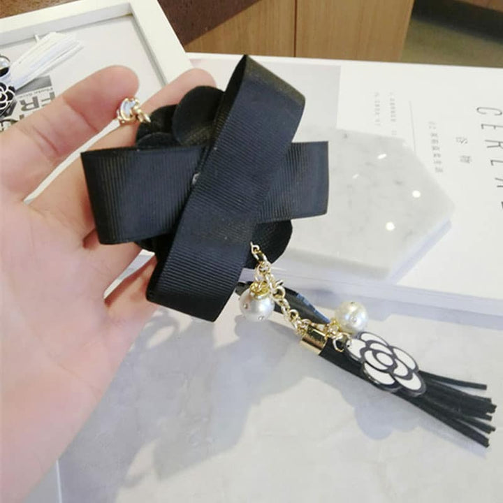 Luxury Black / White Leather Rose Keychain for Women